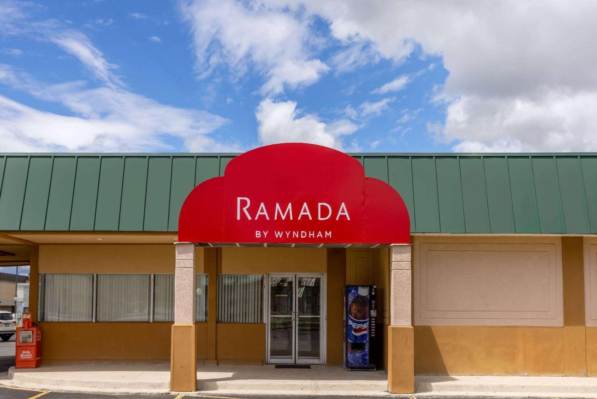 Ramada By Wyndham Rome - Verona Hotel Exterior photo