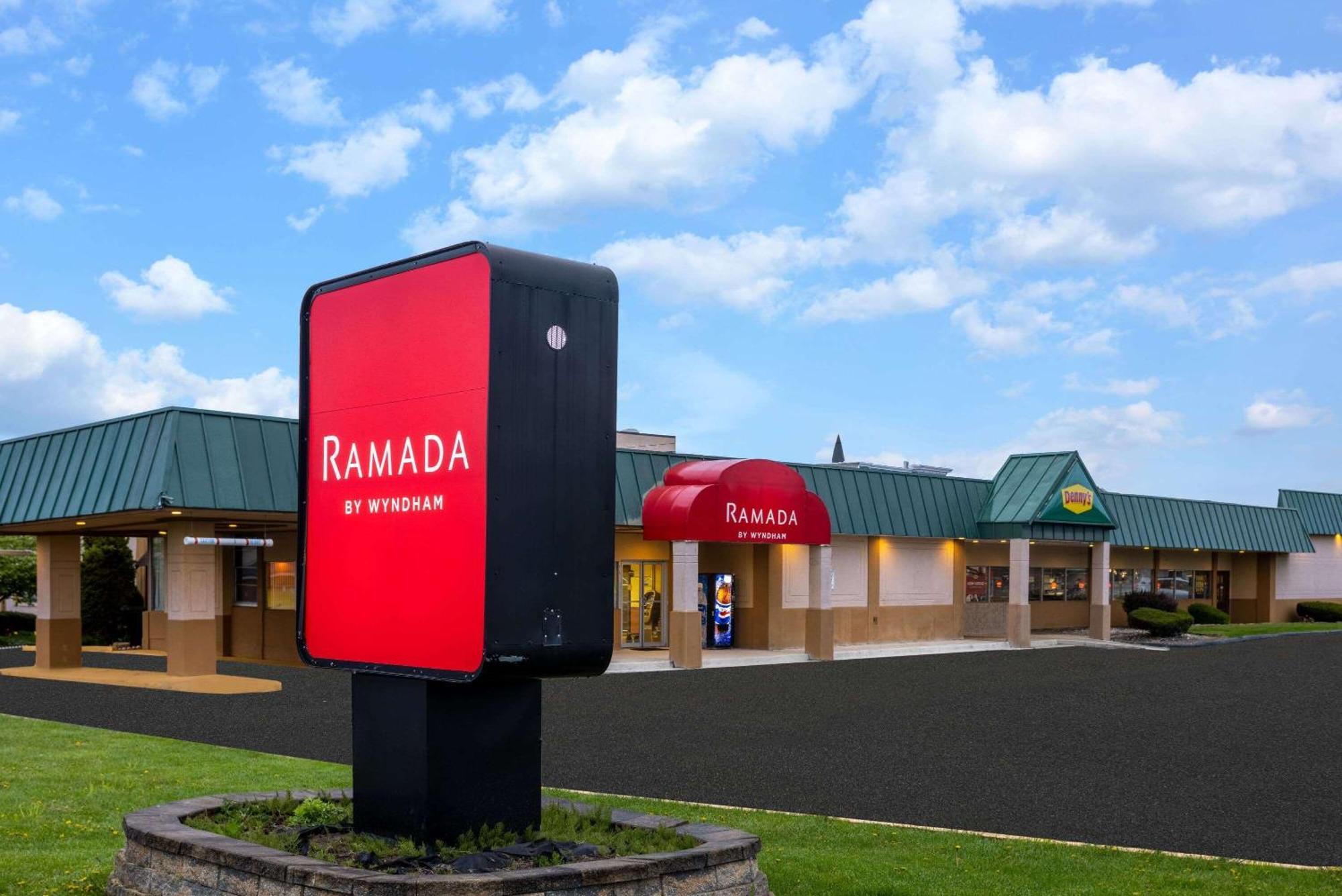 Ramada By Wyndham Rome - Verona Hotel Exterior photo